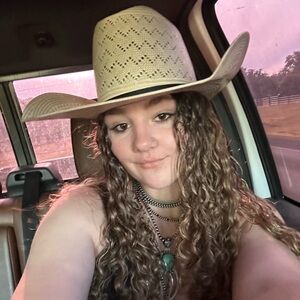 Meet your Posher, Alana